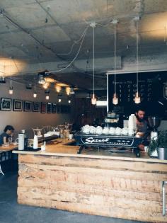 Oslo Kaffebar in Berlin / photo by Teodorik Mensl