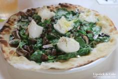 Bills Sydney in Waikiki - a must visit restaurant! |  Mushroom pizza | #hawaii #waikiki #restaurant #food #yum #travel