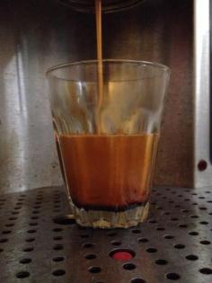 Bottomless portafilter + Brazil Bourbon beans = crema.