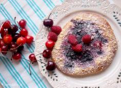 Blueberry and raspberry rolls with streusel