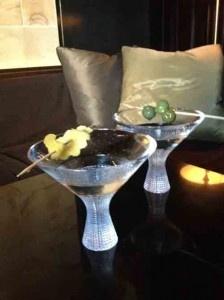 Velluto Bar - Potts Point - classic martinis #EasyPin