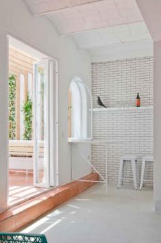 Refurbished Holiday Apartment by Colombo and Serboli Architecture | www.yellowtrace.c...