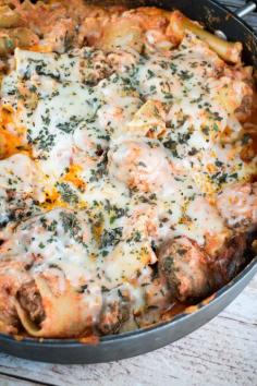 Cheesy Lasagna Meatball Skillet