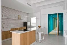 Refurbished Holiday Apartment by Colombo and Serboli Architecture | www.yellowtrace.c...