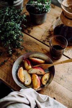Apple omelette with cheddar and thyme