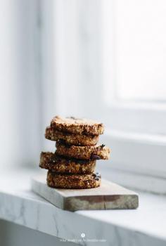 Oat cookies with nuts, cranberries and banana / Marta Greber