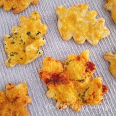 Fall Food Ideas - Cheesy Crescent Roll Leaves for your Thanksgiving bread basket