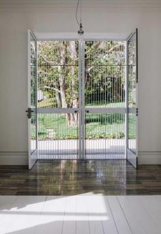 Harbour Edge House by Fearon Hay Architects // Auckland, NZ | www.yellowtrace.c...