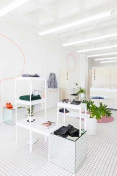 Par La Roy Fashion Boutique by Savvy Studio | www.yellowtrace.c...