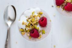RASPBERRY PISTACHIO BREAKFAST BOWLS