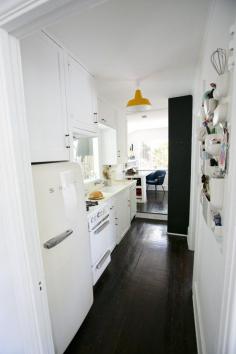 
                        
                            Julia's Cabin in the Hills
                        
                    