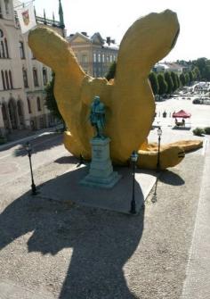 
                        
                            The Big Yellow Rabbit By Florentijn Hofman
                        
                    