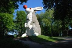 
                        
                            Lookout Rabbit By Florentijn Hofman
                        
                    