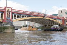 
                        
                            Hippopothames By Florentijn Hofman
                        
                    
