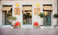 La puerta - AD España, © Manolo Yllera