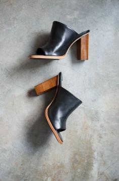 
                        
                            Mules www.apairandaspar...
                        
                    