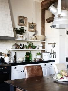 The incredible Redfern, Sydney apartment of Vicki Wood.  Photo – Eve Wilson,  production – Lucy Feagins / thedesignfiles.net