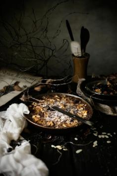 
                    
                        Pratos e Travessas | Pudim de maça, uvas e amêndoa, sem glúten # Gluten free apple, grapes and almond pudding
                    
                