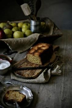
                    
                        Pratos e Travessas | Bolo de maça caramelizada e calvados # Caramelized apple and calvados cake
                    
                
