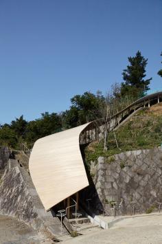 
                    
                        roof_and_mushrooms02_daici_ano
                    
                