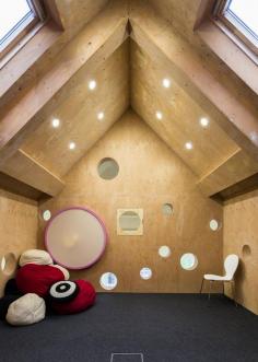 
                    
                        Oily Cart theatre, London, 2014 - Hawkins\Brown #wood
                    
                