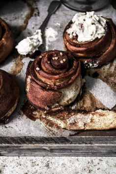 
                    
                        ..Twigg studios: pretzel cinnamon rolls from izy hossacks from top with cinnamon
                    
                