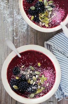 
                    
                        Vegan Blackberry Coconut Smoothie Bowl | HelloNatural.co
                    
                