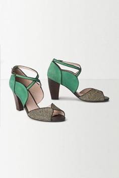 
                    
                        Anthropologie Europe - Christmas Shop
                    
                