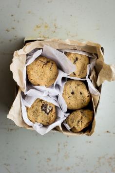
                    
                        Gluten-free spiced orange chocolate chunk cookies + a bunch of Christmas links
                    
                