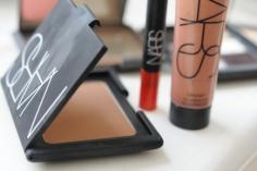 
                    
                        NARS Laguna bronzer. A true brown bronzer with no orange undertone and a slight shimmer. One of the easiest bronzers to use.
                    
                