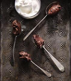 
                    
                        MOUSSE AU CHOCOLAT
                    
                