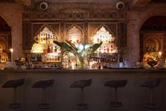 
                    
                        Ocaña — Plaça Reial, Barcelona
                    
                