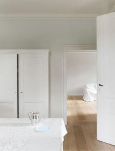 
                    
                        Portrait of a House by Frederik Vercruysse | www.yellowtrace.c...
                    
                