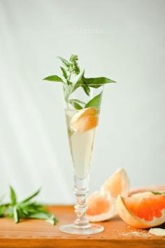 Ginger Basil Grapefruit Spritzer  #drink #recipes