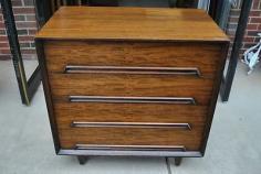 
                    
                        How to add a touch of vintage sophistication to any room. Remodelaholic .com.com #spon #vintage #decor
                    
                