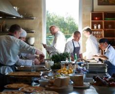 
                    
                        Eat | Café Di Stasio. #Melbourne #Italian #FineDining #Restaurant One of Melbourne's best kept secrets. Long-serving white-jacketed waiters lead you through a list of daily specials utilizing the best seasonal produce – Italian truffles, lobster and twice-daily made fresh pasta. These – coupled with an extensive printed menu of house specialities provide choices for all tastes, be it seafood, game or vegetarian options.
                    
                