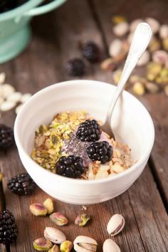 
                    
                        MadeByGirl: FOOD: Almond Milk Oatmeal with Chia & Blackberries
                    
                