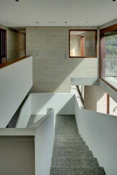 
                    
                        Block House by Porebski Architects (Design Team: Andre Heyko-Porebski, Caomhan Murphy, Alex Heyko-Porebski, Irene Sheridan-Miller) / Pearl Beach NSW, Australia
                    
                