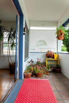 
                    
                        Suzanna's Sunny Apartment in the Back Garden — House Call
                    
                