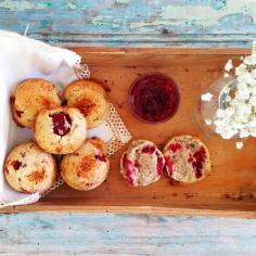 
                    
                        Scones de framboesas
                    
                