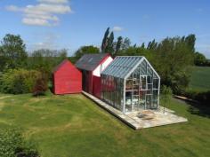 
                    
                        © Ross Russell and Sally Morris, www.therussellhou...
                    
                