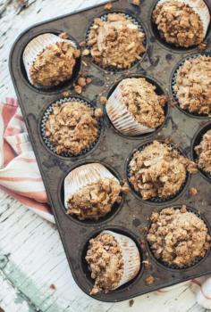 
                    
                        apple cinnamon crumble muffins//
                    
                