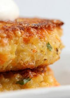 Quinoa Burger byeatingwelllivingthing: Made with quinoa, cottage cheese, cheddar cheese, carrot or zucchini, eggs and scallions. #Quinoa #Quinoa_Burger #food #Great Food #yummy food| http://yummyfood137.blogspot.com