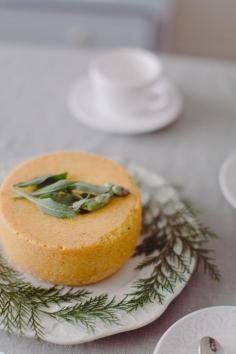 
                    
                        Lemon and Sage cake with sage syrup * Bolo de limão e salva com calda de salva suvellecuisine.com
                    
                