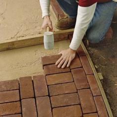 How to lay a brick pathway