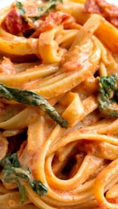 
                    
                        Cheesecake Factory Copycat: Sundried Tomato Fettuccine {Lightened Up} Recipe
                    
                