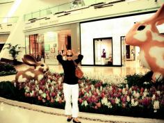 
                    
                        Easter deco - retail stores at Cosmopolitan, Las Vegas.  Info: The girl does not belong to the decoration :-)
                    
                