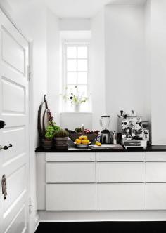 
                    
                        dutch stylist living in copenhagen..
                    
                