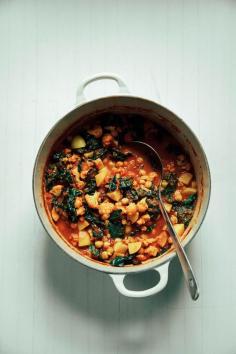 cauliflower, kale + chickpea curry pot. Onion, garlic, ginger, potatoes, cauliflower, crushed tomatoes, chickpeas, kale, veg stock.