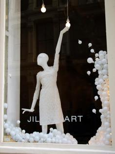 
                    
                        VM | Window Display | Visual Merchandising | Vitrine Jill Stuart
                    
                